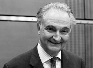 Jacques Attali, müziğin ekonomi ile politikadan daha hızlı hareket ederek sosyal değişimlerin habercisi olduğunu iddia eder